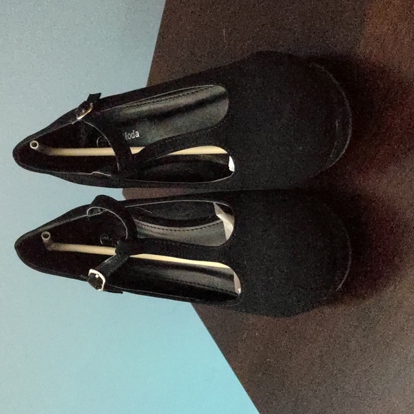Modcloth Suede T-strap Wedges Black - Picture 2 of 10